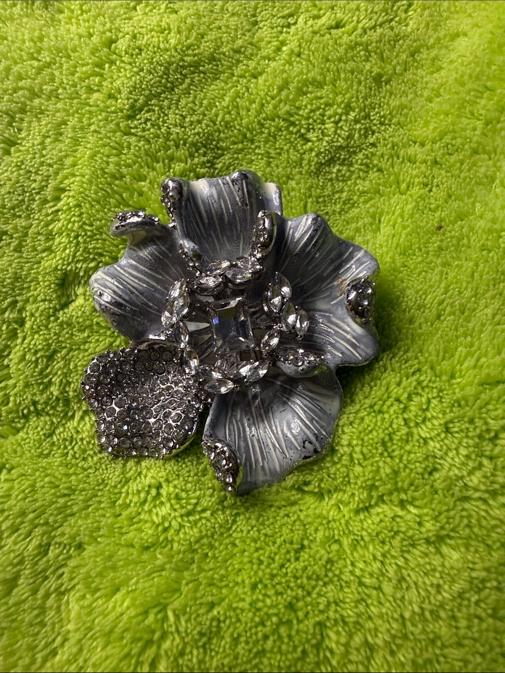Silver Floral Crystal Brooch - Elegant Women’s Jewelry